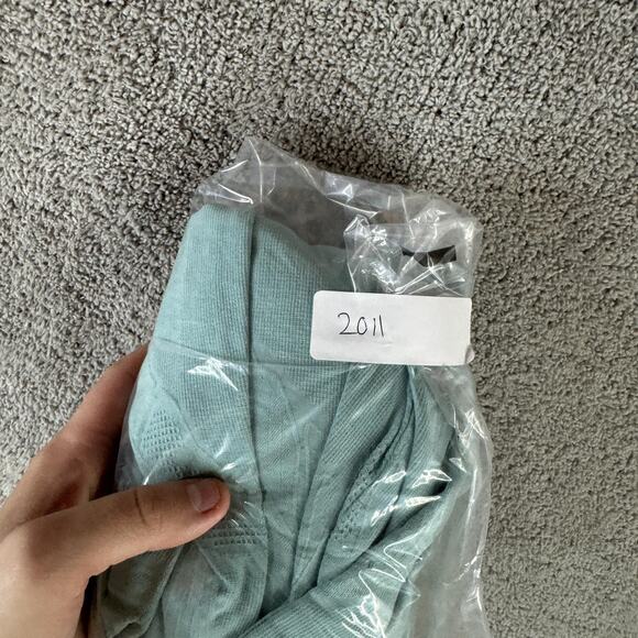 Tommy Bahama Shirt Mens Medium Seafoam Green Silk Jacquard Camp Button Front - Picture 14 of 14